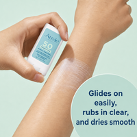 Stick solaire minéral perlé à marque privée SPF50 PA++++, large spectre UVA UVB, résistant à l'eau 80 minutes, pour peaux sensibles, format voyage