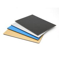 Les panneaux ACP ignifuges sont légers, faciles à couper et à plier, largement utilisés pour le revêtement de façade et la signalétique.