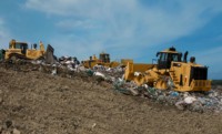 Compacteur de décharge 826K: puissance de 324 kW, poids de 40,917 kg, structure durable, idéale pour la manipulation des déchets difficiles et haute efficacité