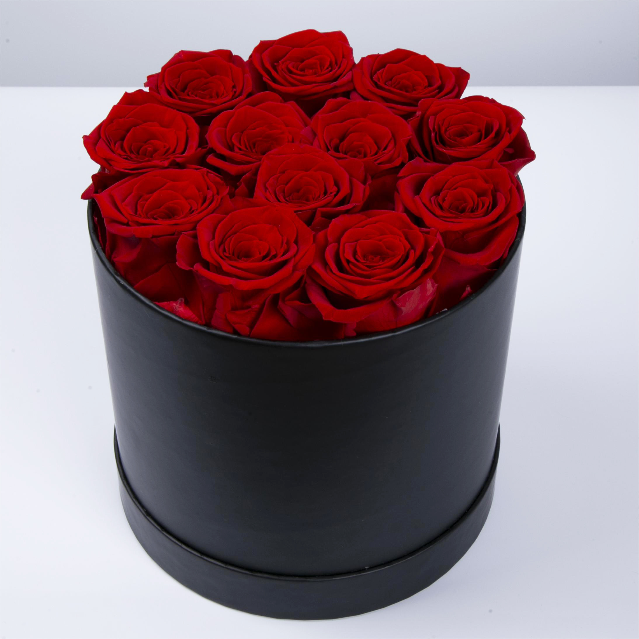 12 Roses In Round Box