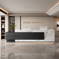Comptoir de réception minimaliste avec rangement pour bureau commercial, hall d'hôtel
