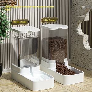 Set Mangiatoia e Distributore d'Acqua a Gravità per Animali Domestici Mangiatoia Automatica e Dispenser d'Acqua per Cani e Gatti di Grande Capacità - Product Image 1