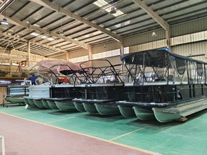 Kinocean Offre Spéciale 26FT Aluminium Triple Ponton <span class=keywords><strong>Bateau</strong></span> <span class=keywords><strong>de</strong></span> pêche avec moteur hors-bord pour les activités <span class=keywords><strong>de</strong></span> croisière <span class=keywords><strong>en</strong></span> famille - Product Image 6