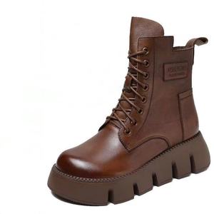 Botas de plataforma suave de 5cm con logotipo personalizado para mujer Botines <span class=keywords><strong>Camel</strong></span> de piel sintética de calidad para mujer - Product Image 4