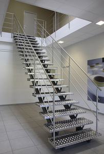 강철 구조물 checkered 격판덮개 단계를 가진 뜨거운 직류 전기를 통한 철 층계 - Product Image 5