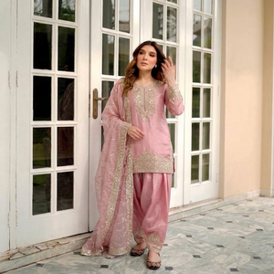 Ensemble Salwar Midi Hiver Ethnique Indien et Pakistanais de Haute Qualité, Réversible, Haut-Bas et Dupatta, Broderie Lourde Faite à la Main en Coton - Product Image 1