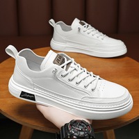 Chaussures de sport décontractées pour hommes, style printemps, en PU blanc, à enfiler, avec lacets, semelle intérieure amortissante, doublure en maille et caoutchouc