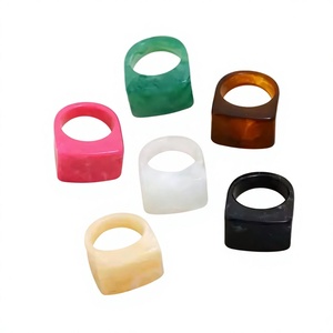 Bagues de cocktail tendance en résine transparente pour femmes, les meilleures bagues colorées larges ANEES HANDICRAFTS avec cabochon rond, bijoux de mode unisexe - Product Image 4
