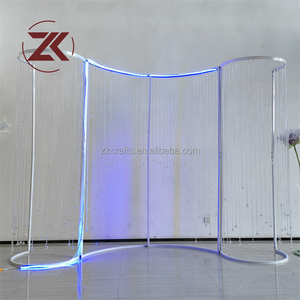 Arche de toile de fond ZKAI élégante en métal blanc avec perles acryliques et cristaux, éclairage LED suspendu, pour événements et mariages - Product Image 5