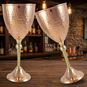 Copa de Cobre Martillada a Mano con Asa de Hueso, Diseño de Cáliz Vintage, Elegante Taza de Metal Hecha a Mano por Artesanos - Product Image 6