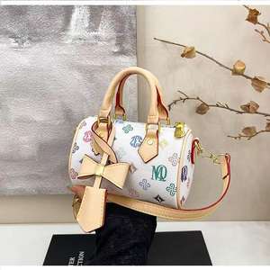 Sac à main de luxe pour femme Boston, sac à coussin imprimé haut de gamme avec fermeture éclair et décoration, style décontracté - Product Image 3