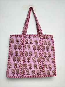 Sac fourre-tout en coton vert matelassé Kantha fait à la main avec fermeture éclair imperméable réversible patchwork pour les voyages, les courses et l'usage quotidien - Product Image 5