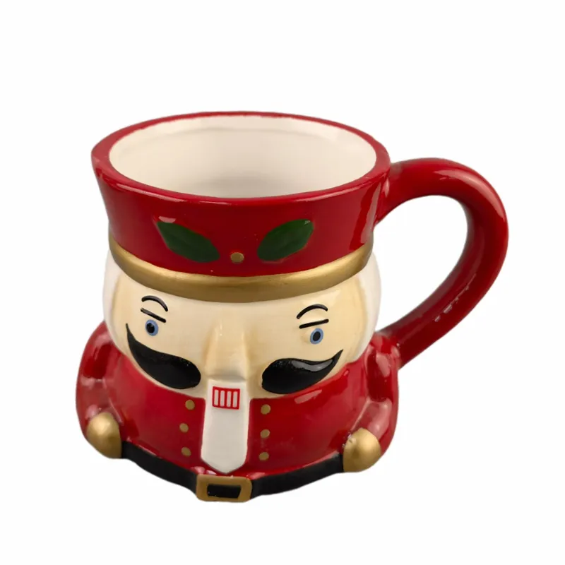 थोक अनाज विशद छुट्टी 3 डी कार्टून सैनिक के आकार के चाय कप दूध पानी मग क्रिसमस सिरेमिक 3 डी जायफल