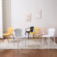 Chaise de salle à manger empilable en plastique mat, gain de place, imperméable, ergonomique, durable, pour la maison