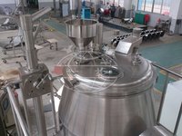 Une efficacité de processus élevée peut être atteinte grâce à une machine mélangeuse et granulatrice à haute humidité, granulateur humide haute performance.