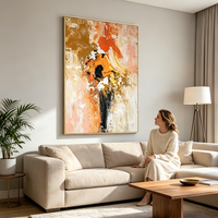 Art mural abstrait texturé or orangé chaud avec base en bois pour les intérieurs de restaurants modernes et minimalistes