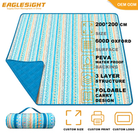 Couverture de pique-nique portable rembourrée légère à 3 couches, personnalisable, avec support en Oxford imperméable, pliable, pour le camping en plein air, avec poignée de transport