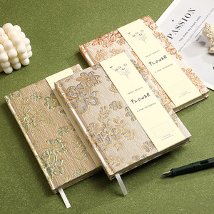 Quaderno/Agenda A5 Elegante ed Ecologico all'Ingrosso, 100 <span class=keywords><strong>Fogli</strong></span>, Rilegatura Termica, Copertina Rigida con Filo Argentato/Oro, Broccato - Product Image 3