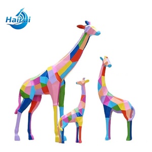 Sculpture de <span class=keywords><strong>girafe</strong></span> <span class=keywords><strong>en</strong></span> FRP <span class=keywords><strong>multicolore</strong></span> à facettes, résistante aux UV, faite à la main, personnalisée, grande statue animale pour jardin, place publique, centre commercial - Product Image 1