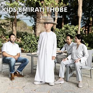 Vente en gros Oman Blanc Dubaï Émirats Arabes Unis Longue Robe de Prière Musulmane pour Garçons et Adolescents Été Automne Fibre de Polyester - Product Image 2