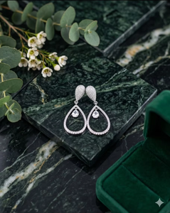 Boucles d'oreilles pendantes élégantes en forme de goutte d'eau avec diamants AD, bijoux de luxe pour mariage et mode féminine - Product Image 4