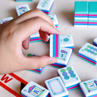 Tuiles de Mahjong Américaines Blanches Minimalistes, Motif Graffiti Doodle à Ligne Unique, Ensemble de Mahjong Personnalisé pour Jeu de Table à Domicile ou en Soirée