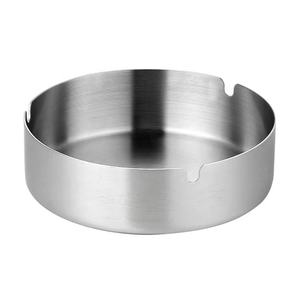 Cendrier à cigarettes rond en acier inoxydable Cendrier en métal argenté de table portable pour fumeur Cendres volantes Décoration de la maison - Product Image 1