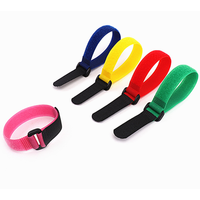 Sangle de fixation réglable et pratique en nylon 100% avec fermeture auto-agrippante