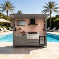 Station de cuisson extérieure personnalisée avec auvent rétractable et barbecue à gaz intégré pour jardin de villa