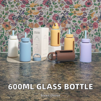 Bouteille d'eau portable en verre avec manchon en silicone antidérapant de 600 ml, double couvercle, isolation thermique, pour le sport et l'extérieur, vente en gros