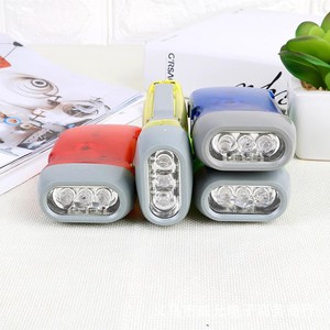 Lampe de poche à commande manuelle, 3 lumières LED, portée de 100 à 200 m, utilisation en cas d'urgence en extérieur, couleurs aléatoires disponibles - Product Image 2