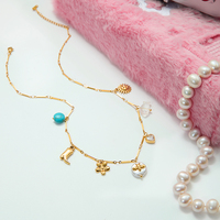 Collier chaîne à pendentif JD Fashion Style en acier inoxydable plaqué or 18 carats avec breloques fleur, perle acrylique, abeille, cœur, zircon et soleil