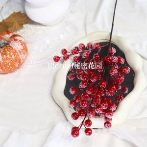 Decoraciones Navideñas de Espuma Plástica con Bayas Rojas Escarchadas Simuladas de Secret Garden, con 5 Ramas, para Decoración del Hogar y Bodas - Product Image 3