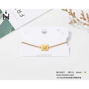 Bracciale in acciaio inossidabile placcato oro con ciondolo a forma di lettera R, gioiello alla moda per donna - Product Image 3