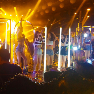 Luz de pilar LED con cambio de color arcoíris, iluminación para escenarios de baile con base para uso en fiestas y clubes. - Product Image 2