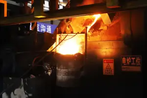 La nuova fabbrica vende direttamente forno di forgiatura a induzione in metallo a riscaldamento crogiolo di rame fuso