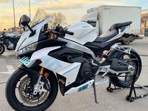 <span class=keywords><strong>Aprilia</strong></span> RS660 - <span class=keywords><strong>Moto</strong></span> <span class=keywords><strong>sportive</strong></span> haute performance 660cc 105HP à quatre temps avec démarrage électrique et fonction de démarrage au pied, durable - Product Image 2