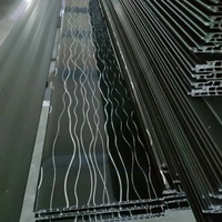 Estampage à chaud noir/blanc argent et lignes ondulées plafond/panneau mural en PVC