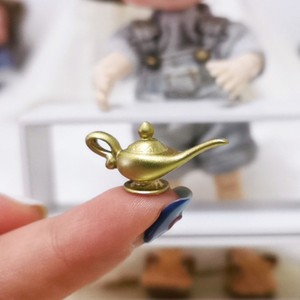 Miniature Lampe Magique d'Aladdin Mini Théière Dorée Ornement Micro Paysage Décoratif pour Accessoires de Maison de Poupées - Product Image 5