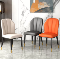 Chaise de salle à manger rembourrée moderne, chaise de salle à manger en cuir simple et luxueuse avec pieds en métal doré pour la maison, le restaurant, l'hôtel
