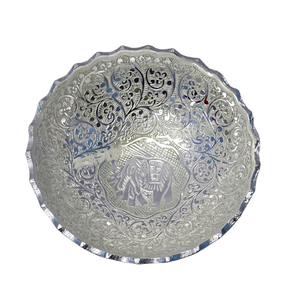 Bol de table en laiton plaqué argent gravé, design créatif, écologique, cadeau de mariage, de déménagement ou de Diwali pour amis - Product Image 1