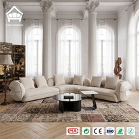 Canapé modulaire sculptural de luxe aux courbes organiques en tissu bouclé blanc, solution de mobilier de luxe tout-en-un pour manoirs