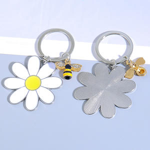 手作りファッション漫画スタイルエナメルデイジービーキーホルダー安全ロブスター留め金低刺激性金属合金ラインストーンチャームバルク - Product Image 4