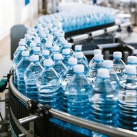 Projet clé en main, ligne de production d'eau minérale complète 4000BPH, usine de remplissage et d'embouteillage d'eau entièrement automatique de A à Z