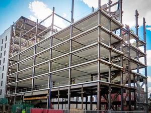 Xưởng sản xuất chuyên nghiệp và trung tâm mua sắm đều được trang bị khung xây dựng kết cấu thép đúc sẵn. - Product Image 5