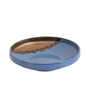 Plato de servir retro de cerámica redondo hecho a mano con esmalte craquelado para fiestas y cenas. - Product Image 5