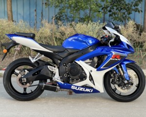 ซูซูกิ GSX750 ซูเปอร์สปอร์ต รถจักรยานยนต์สมรรถนะสูง 750 ซีซี ระบายความร้อนด้วยน้ำ ความเร็วสูงสุด >280 กม./ชม. เหมาะสำหรับผู้ขับขี่ที่มีประสบการณ์ - Product Image 3