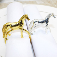 Vente en gros d'anneaux de serviette de cheval 3D en métal doré et argent pour décoration de table de carnaval