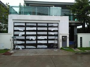 Portes en verre commerciales de conception sans cadre d'alliage d'aluminium de porte de garage décorative <span class=keywords><strong>acrylique</strong></span> claire pour la villa sectionnelle - Product Image 3