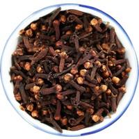 Clous de girofle entiers séchés de qualité supérieure / Bourgeons de girofle naturels pour la cuisine et les mélanges d'épices.